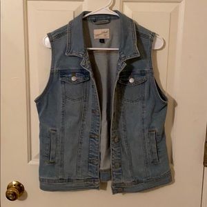 Target Universal Thread Denim Vest - size M Medium